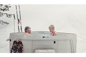 10 Benefits of Using Your Hot Tub in Winter