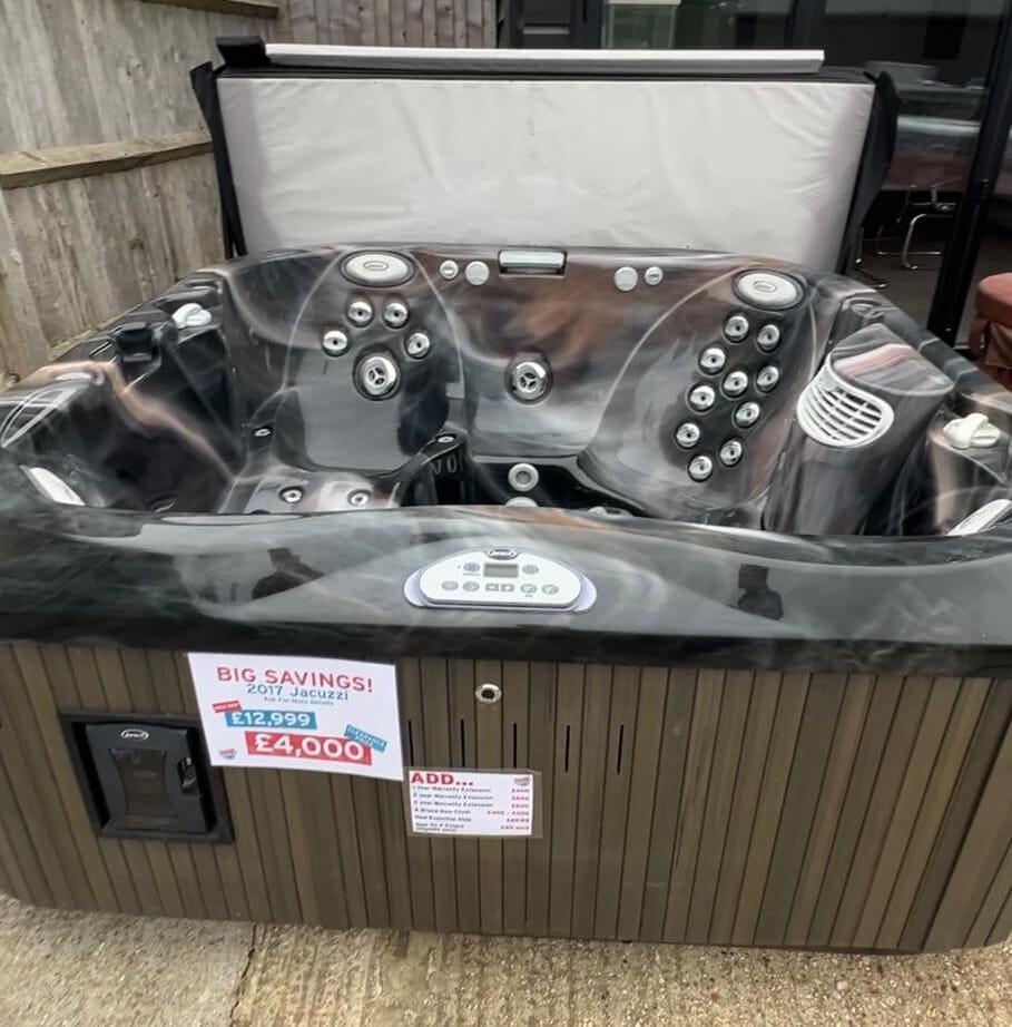 Pre Owned Jacuzzi J335 Hot Tub