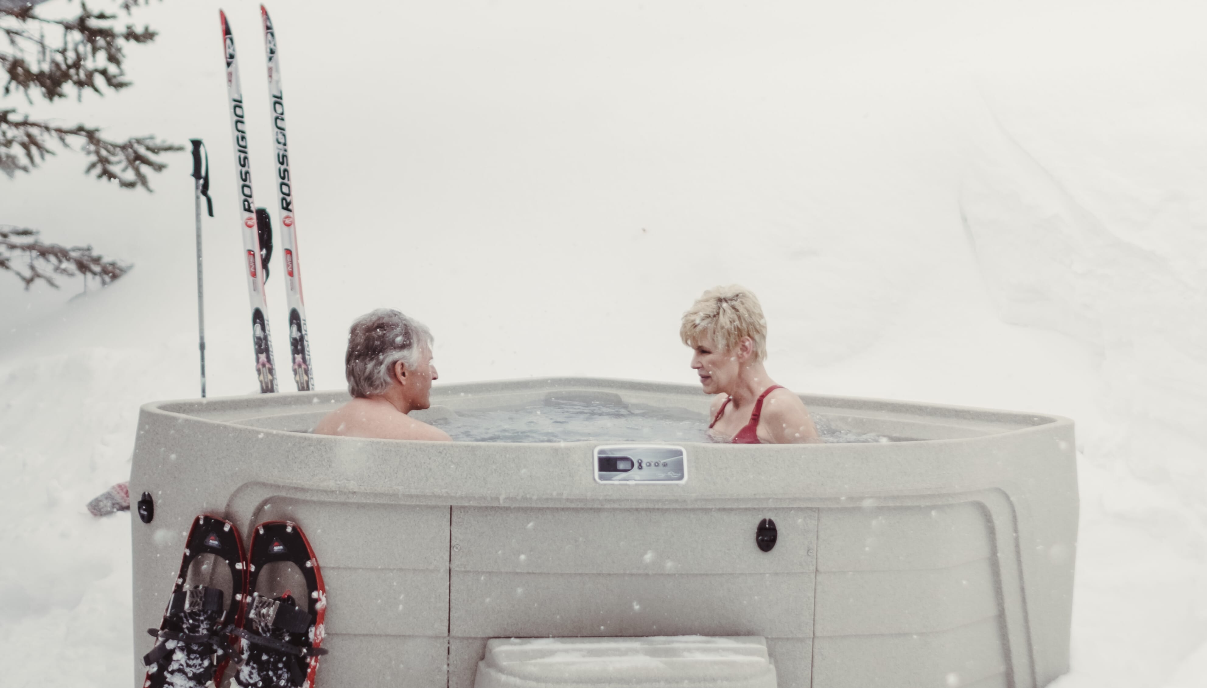 10 Benefits of Using Your Hot Tub in Winter