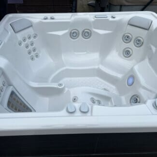 ex-display 2024 hot spring sovereign 6 person hot tub