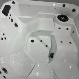 pre owned Hot Spring Propel 5 Seater Hot Tub