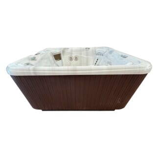 Pre-Owned Hot Spring Vanguard - 6 Person Hot Tub 