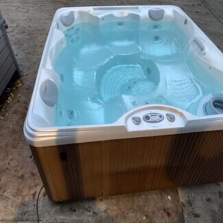 Hot Spring Propel - 5 Person Hot Tub (Pre-Owned)
