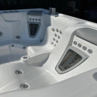 ex-display Hot Spring Envoy White Blackwood 5 Seater hot tub