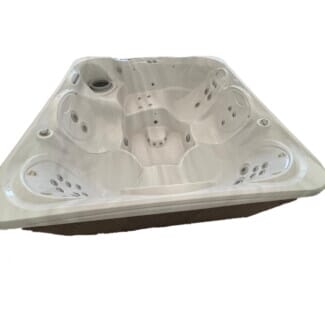 pre-owned Hot Spring Relay hot tub 6 seater
