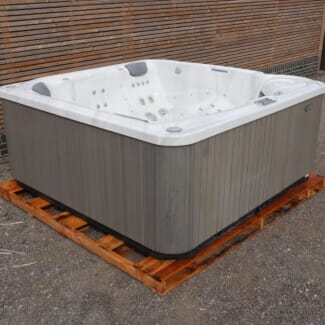 Pre Owned Hot Spring Pulse Double Lounger Hot Tub
